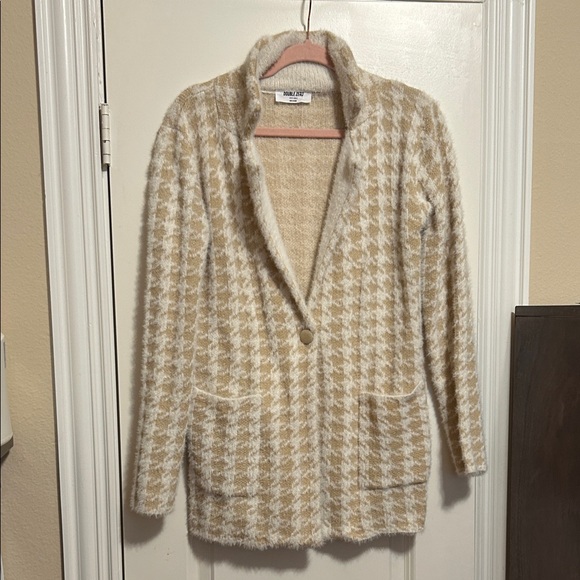 Double Zero Sweaters - Double Zero Tan and Cream Houndstooth Cardigan